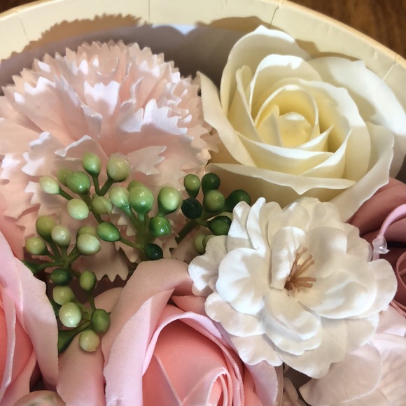 Beautiful Flower Box with Styrofoam - Picture 6 of 12